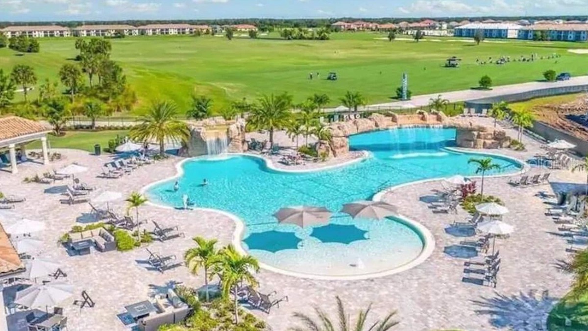 Lakewood Ranch Condo | Luxury Condo in Upscale Lakewood National Golf CommunitynExperience the Best
