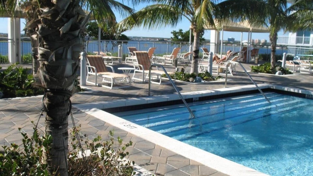 West Palm Beach Condo | Luxury Condo Located Near Restaurants, Theaters & Beaches.