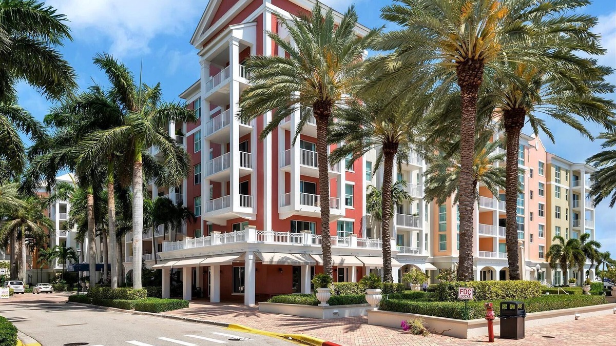 East Ocean Ave Condo | Luxury condo on the intercoastal with resort style amenities. Walk to beach,cafe