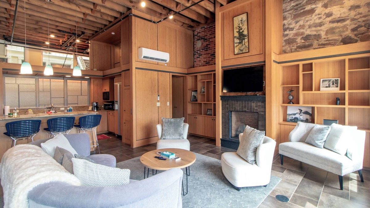Canal Park Condo | Luxury Condo | Paddle North w/Private Sauna & Gym