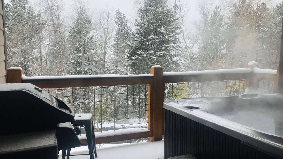 Silverthorne Condo | Luxury Condo - Private Hot Tub Overlooking Blue River