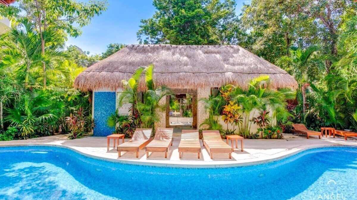 Zama Condo | Luxury Condo:Private Rooftop& Jacuzzi,Near Beach