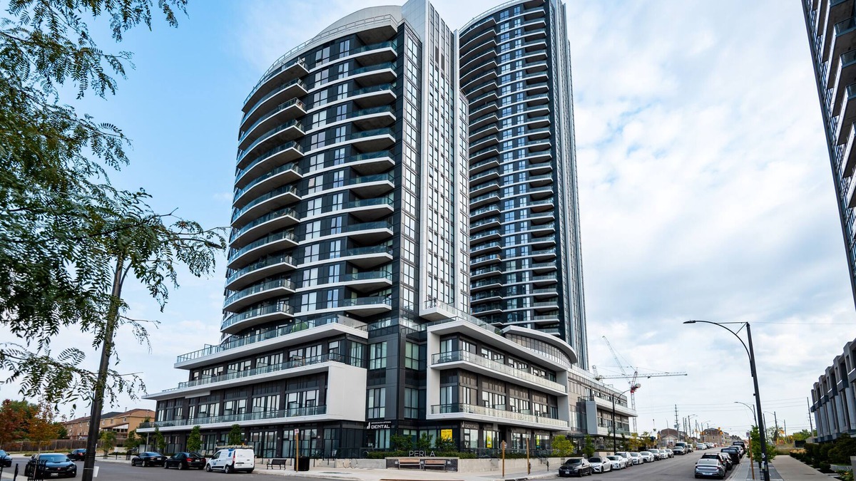 Hurontario Condo | Luxury condo w breathtaking sunset views close to airport & downtown Mississauga