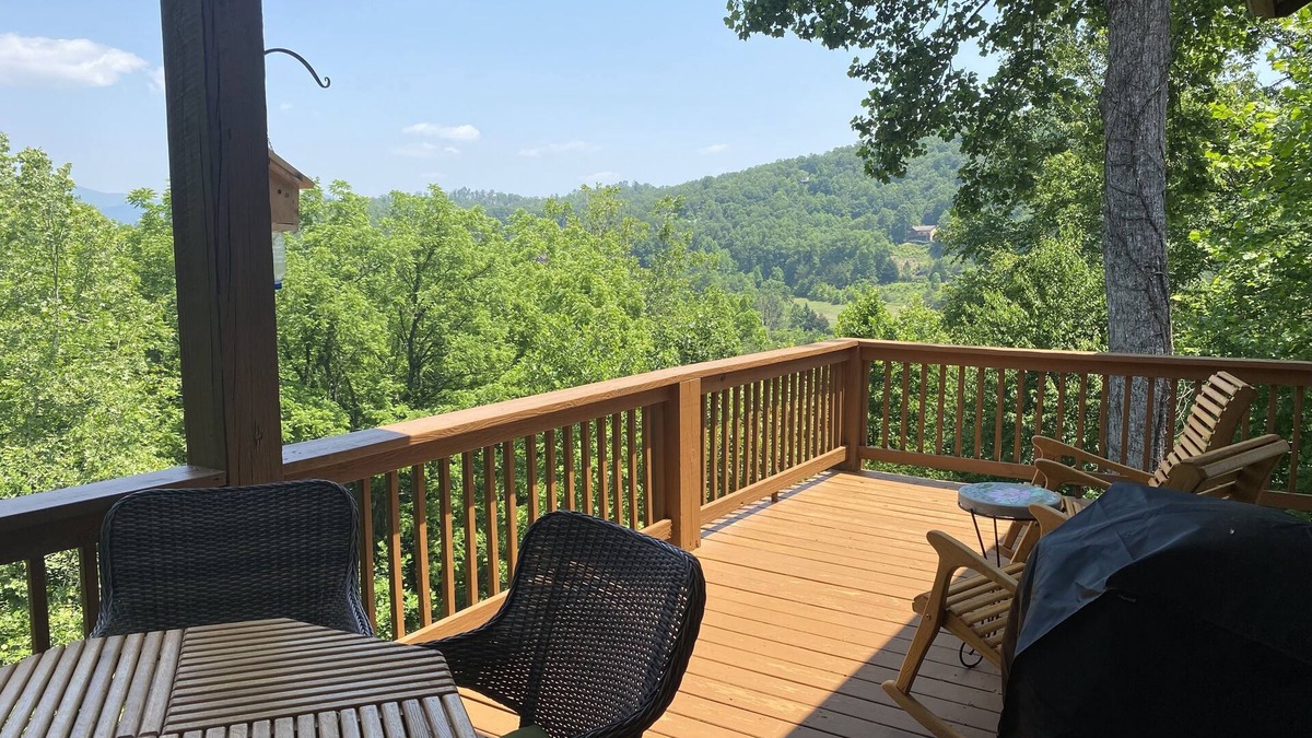 Whittier Condo | Luxury Condo w/Mountain View, Full Kitchen, W&D, Garage and No Steps to get in!