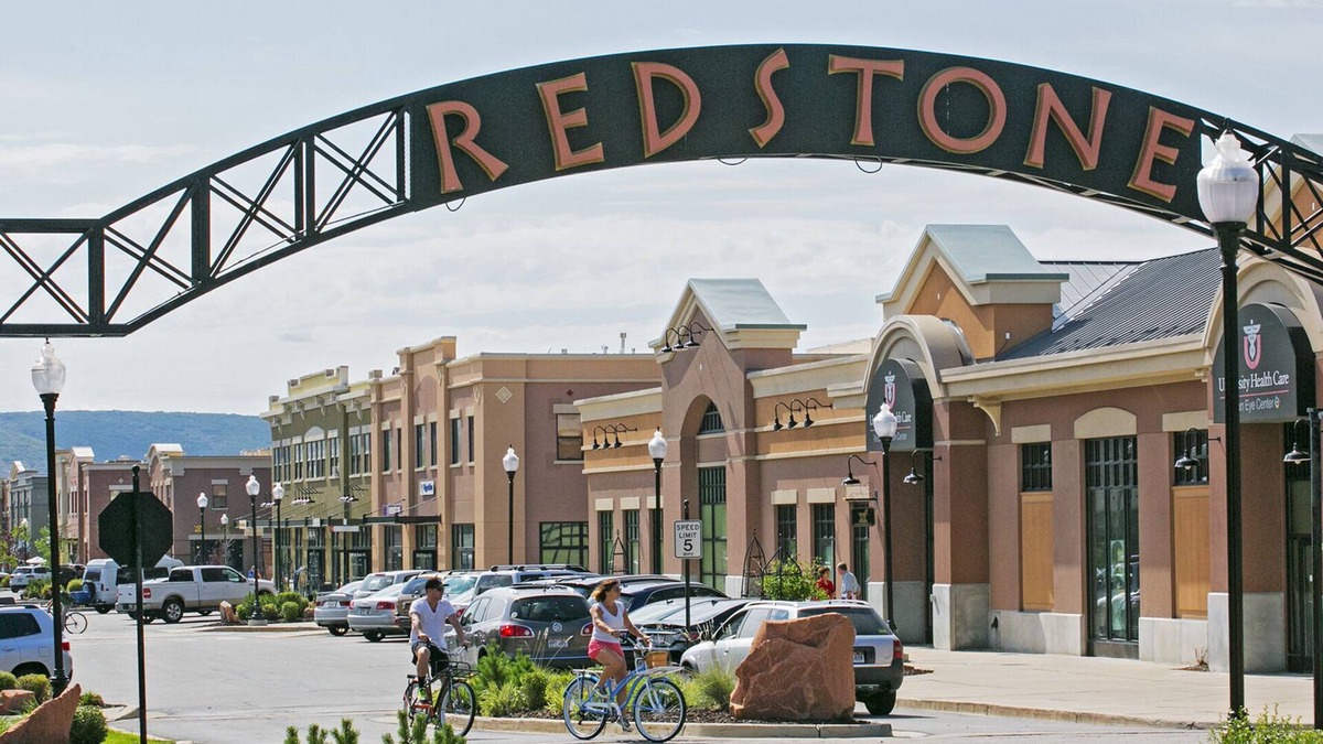Kimball Junction Condo | Luxury condo, Walk to Restaurants, King & Q. beds, 2 bikes, private gar. & grill