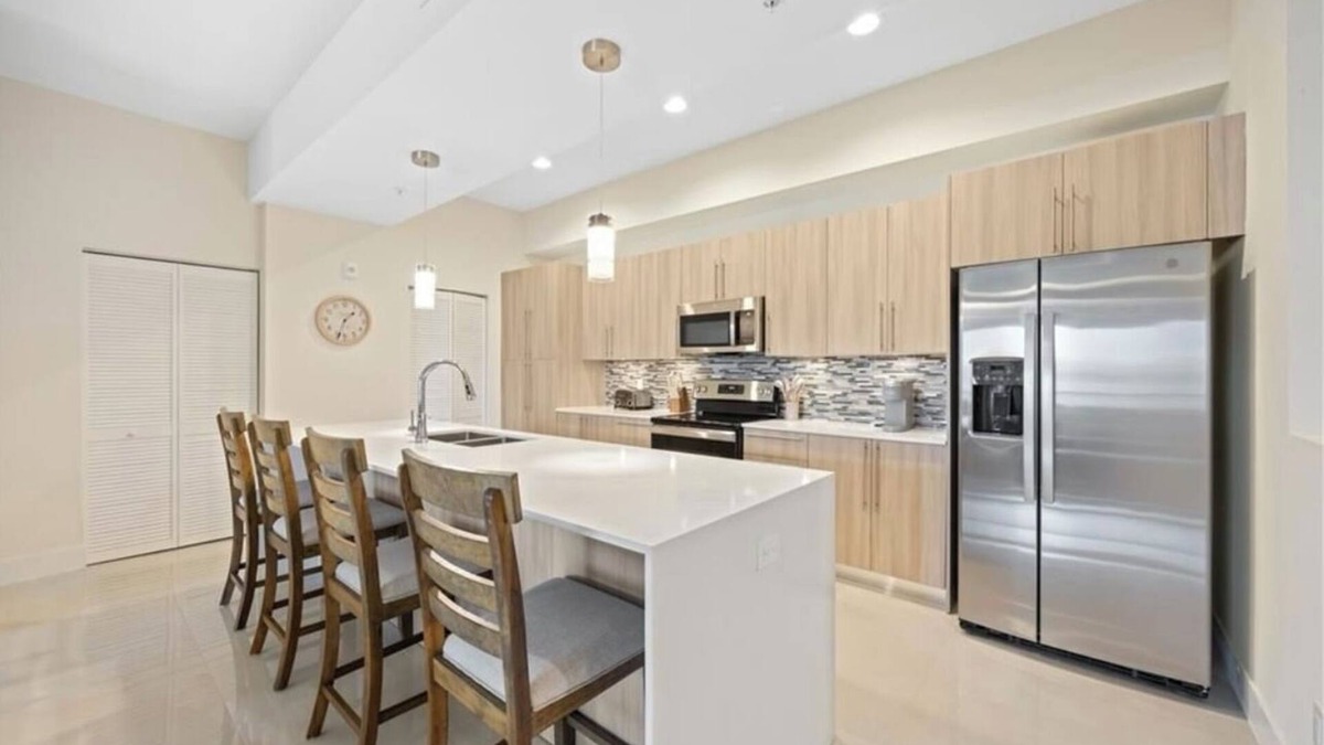 Majestic Palms Condo | Luxury Condo with pool and hot tub. Minutes from Fort myers beach and more