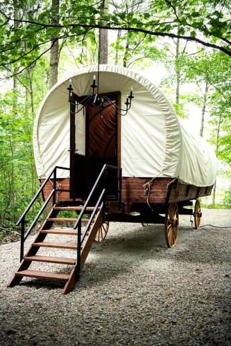 Houston House | Luxury Conestoga Wagon, Perfect for a Weekend Glamping Escape from Dayton, Ohio