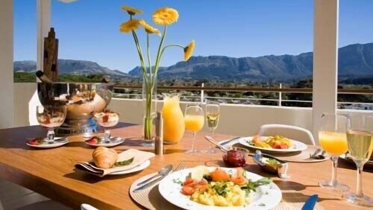 Plumstead Apartment | Luxury CONSTANTIA CAPE TOWN Apartment , Mountain View , Satelite TV, Gym , Wifi