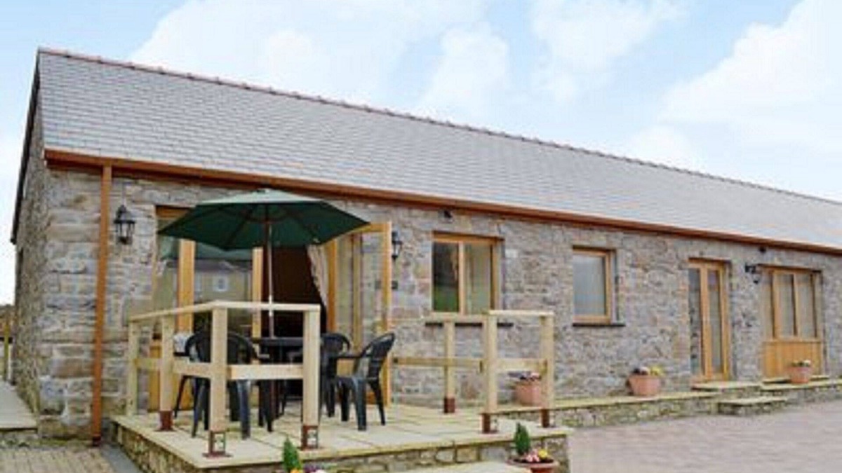 Carmarthen House | Luxury Converted Barn near Carmarthen - sleeps 4
