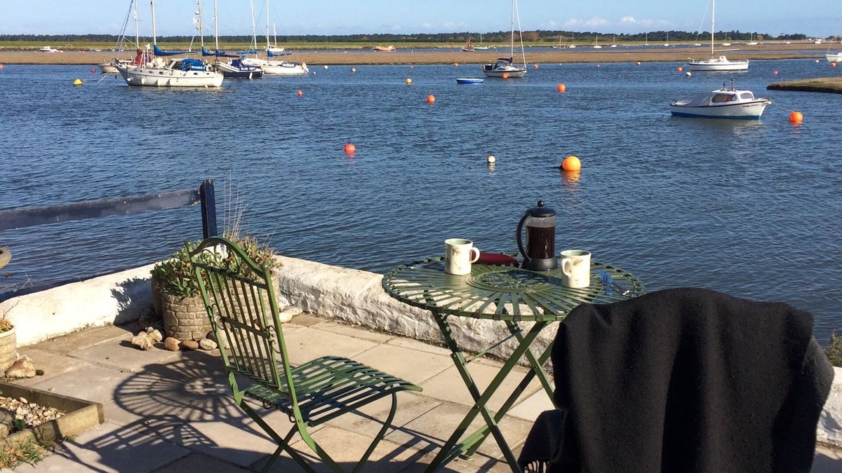 Wells-next-the-Sea Cottage | Luxury Cottage with Spectacular Views and Terrace Overlooking the Creek