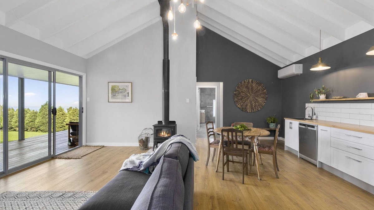 Kurrajong Heights House | Luxury cottage with big city views