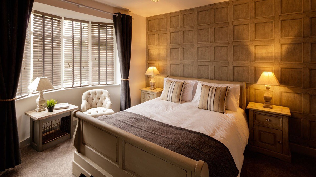 Whitby Cottage | Luxury cottage by the sea/golf course, harbour, 5 bed,parking,garden,petfriendly