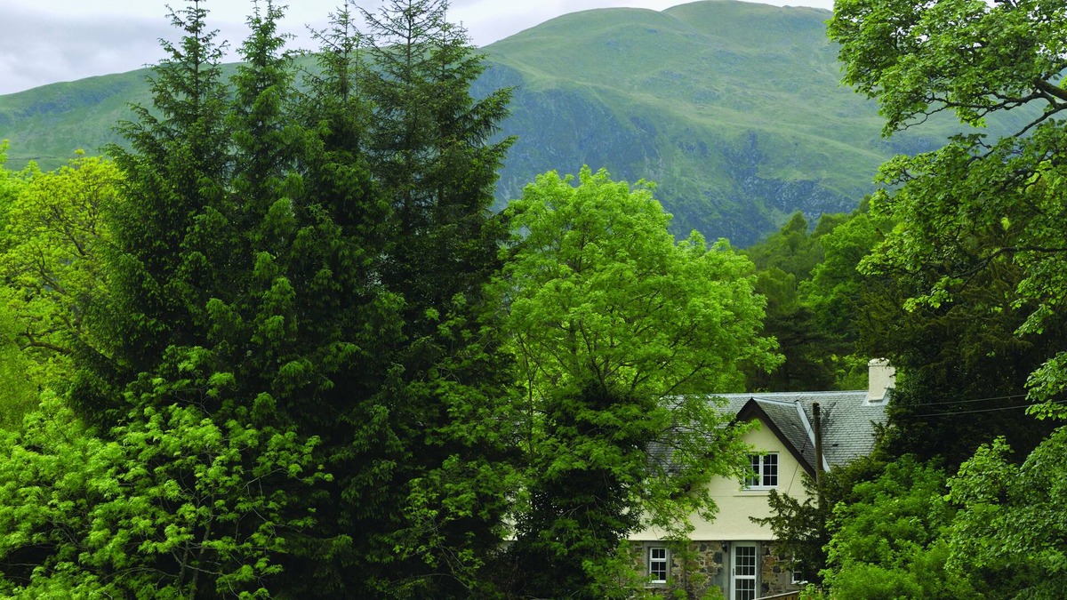 Callander House | Luxury Cottage-Countryside view Garden Cottage
