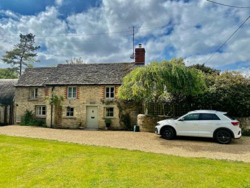 Kempsford House | Luxury Cottage Dog friendly with Hot Tub