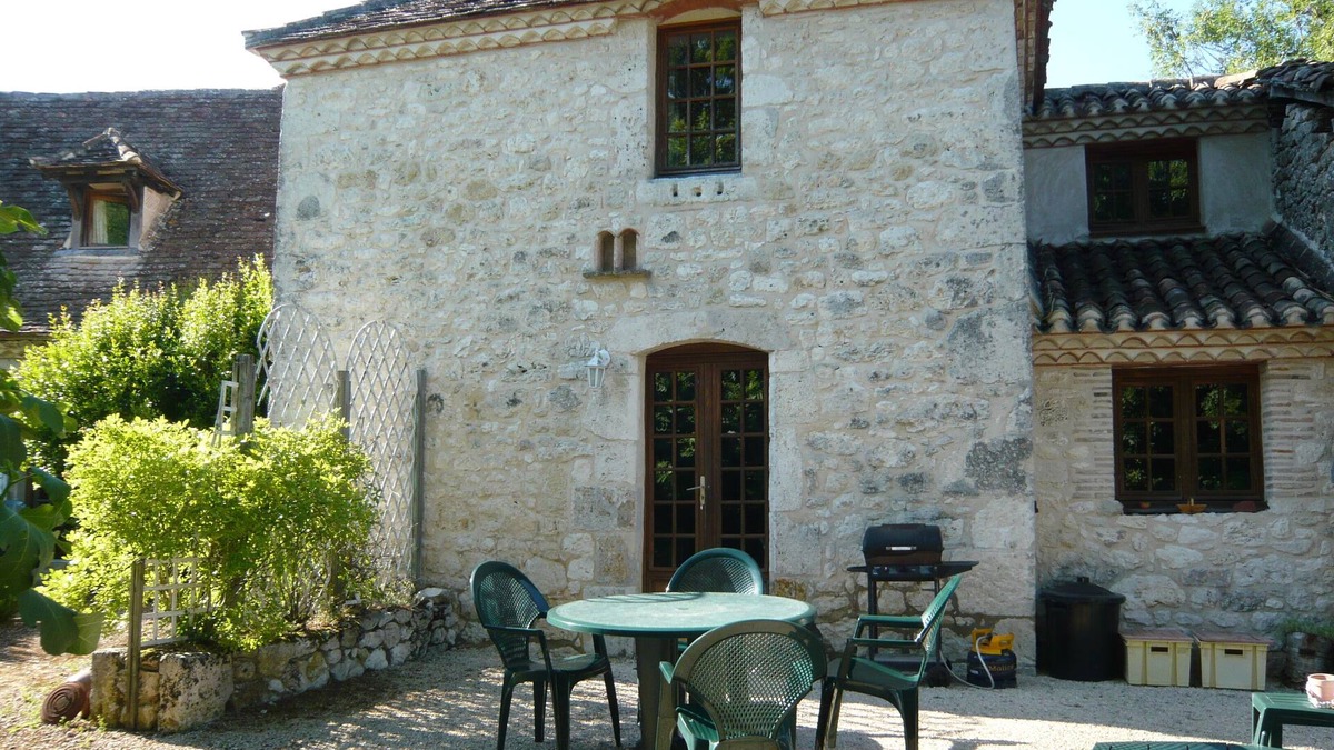 Boisse Cottage | luxury cottage for adult couples, peaceful, unobstructed views, large swimming pool