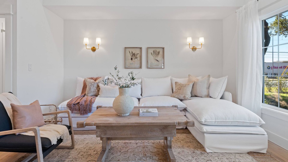 Boerne House | Luxury Cottage Home in downtown Boerne- New & 5 Star Reviews!
