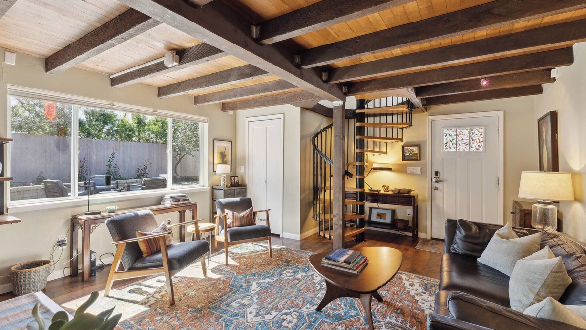 Central Sacramento Cottage | Luxury Cottage in East Sac Walk & Bike to McKinley Park, Midtown & Downtown