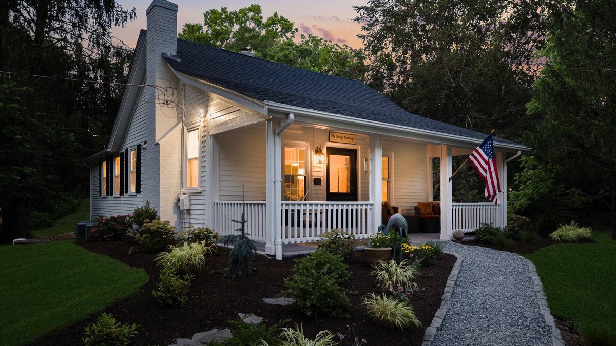 North Kingstown Cottage | Luxury Cottage on the Potowomut River in Rhode Island 2bd/2b