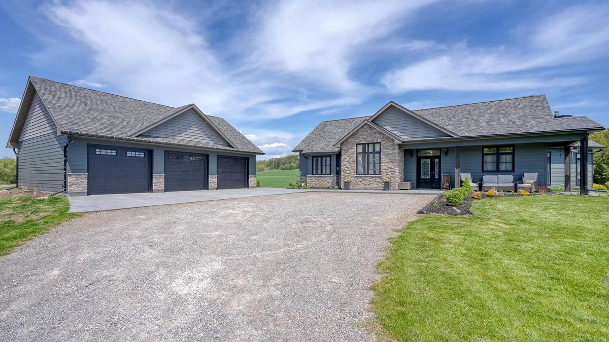 Cramahe Cottage | Luxury cottage on private 28 acres in Castleton ON