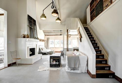 Round Top House | Luxury Cottage Rental with Modern Vintage Interior near Houston, Texas