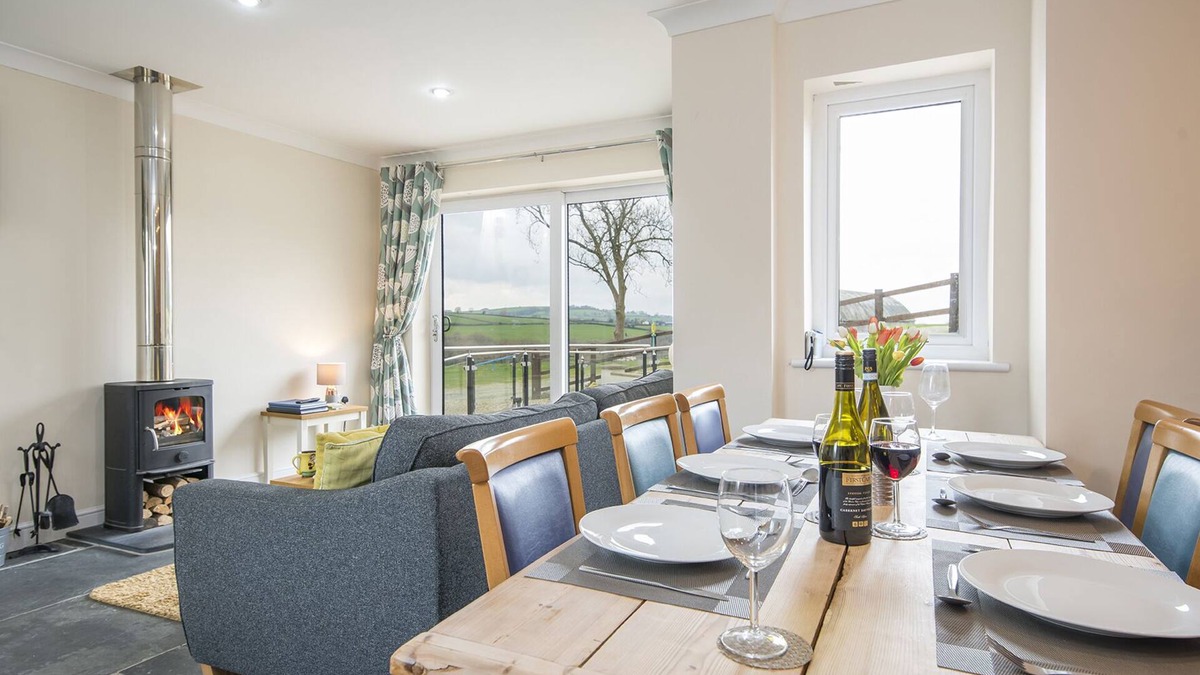Llanfyrnach Cottage | Luxury cottage with private INDOOR hot tub & private woodlands walks
