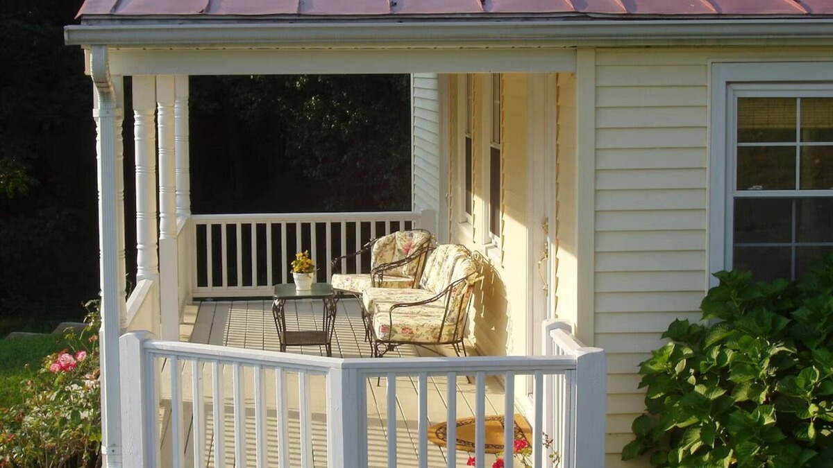Stanardsville Apartment | Luxury Country Cottage with Spectacular Blue Ridge Mountain Views!