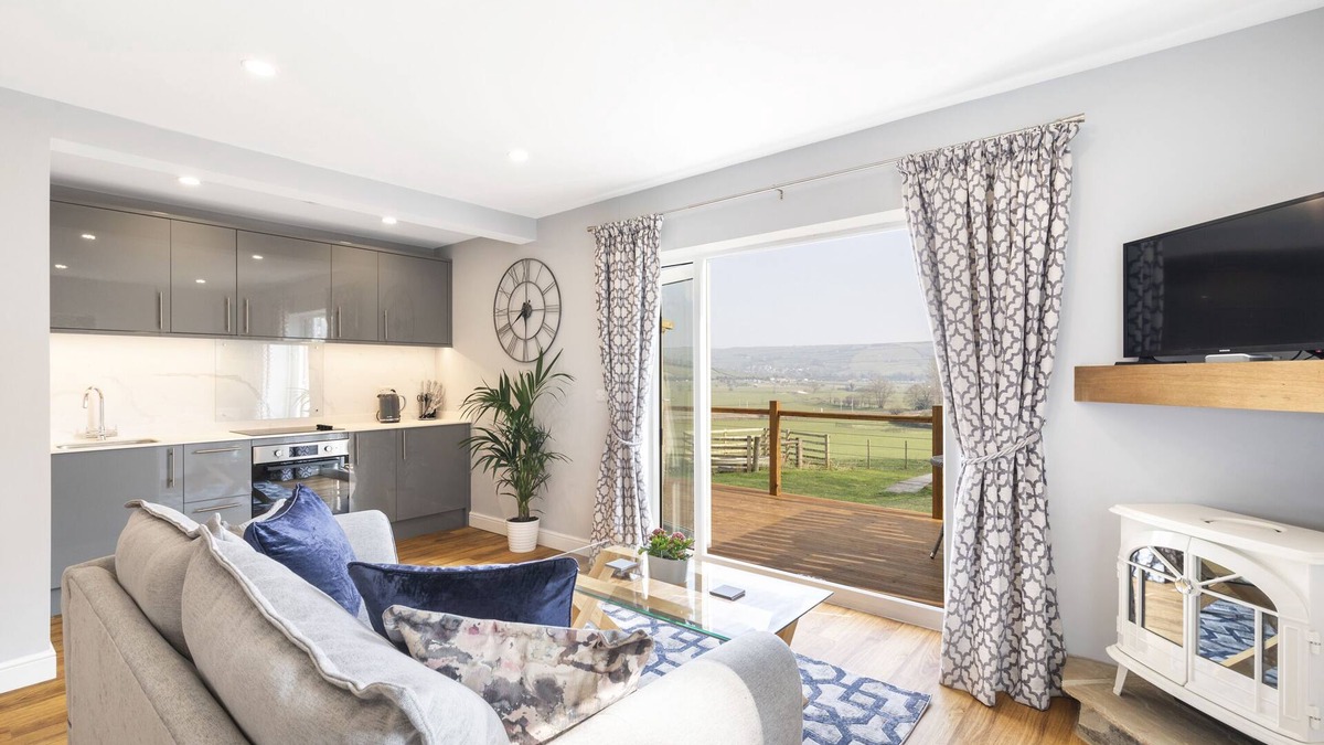 Carleton Cottage | Luxury Couples Cottage with Hot tub