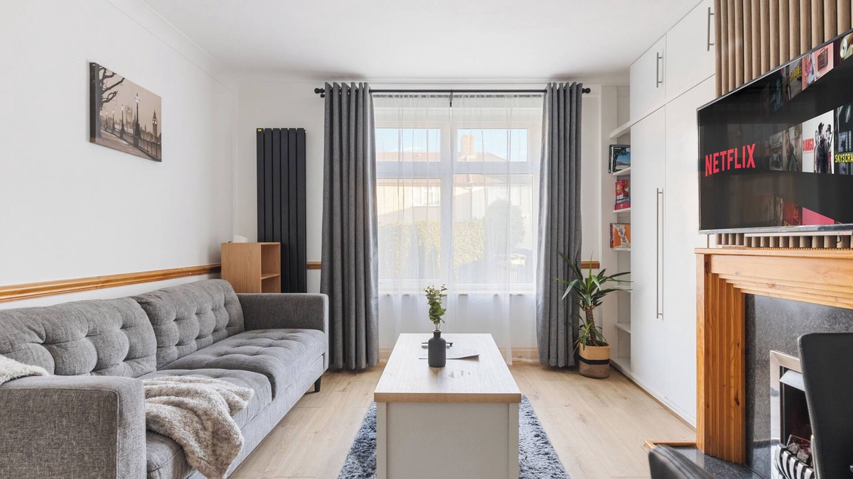 Alibon House | Luxury, cozy 4 Bedroom home in London with garden. Perfect for your next stay.