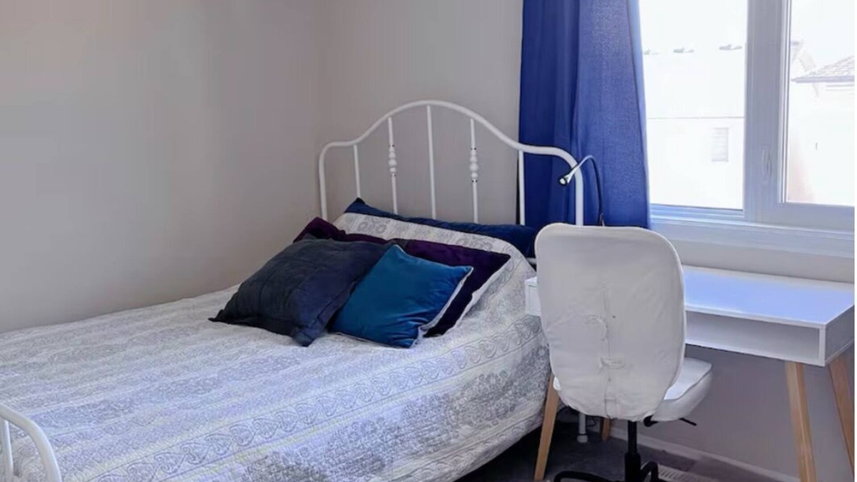 Arbour Lake Villa | Luxury cozy bedroom in large house Calgary-UC,LRT, SAIT