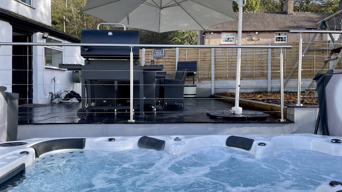 Teanford House | Luxury Cozy Cottage w/HUGE Hot Tub (Alton Towers)