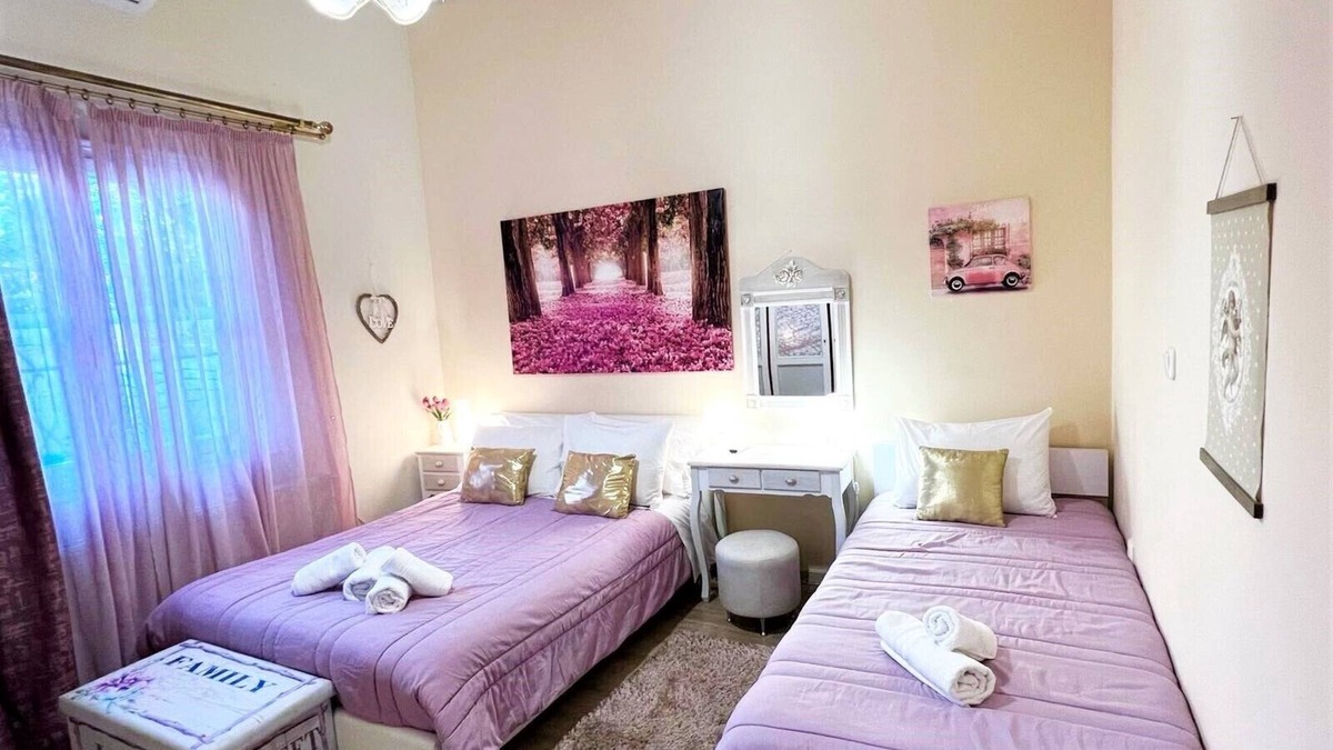 Kontsika House | Luxury, cozy flat with yard anf fireplace, in the ancient port of Delphi