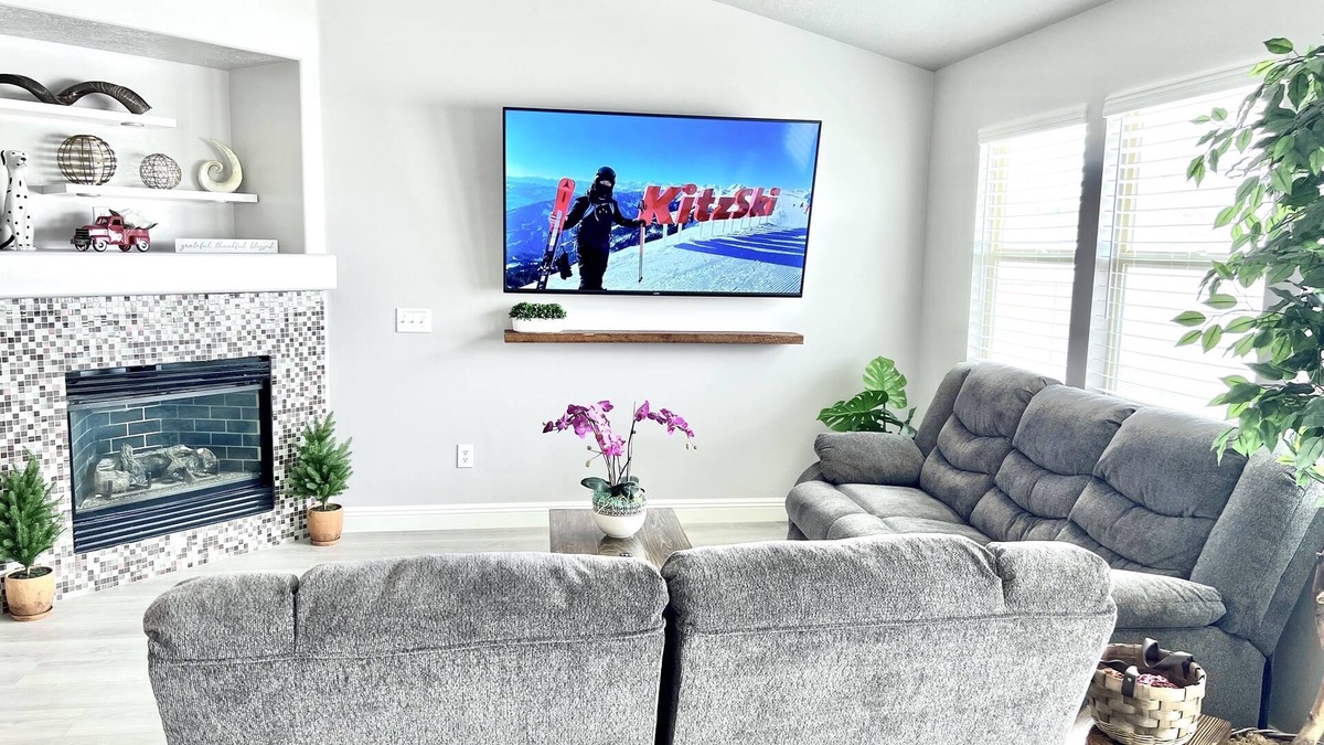 West Valley City House | Luxury, Cozy & Modern Home, 3 BR, 4 King beds, Central location