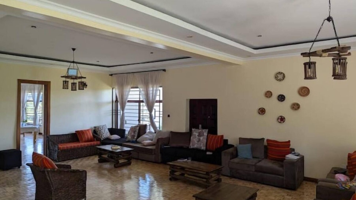 Ongata Rongai Cabin | Luxury Deluxe Room with balcony in Karen Nairobi