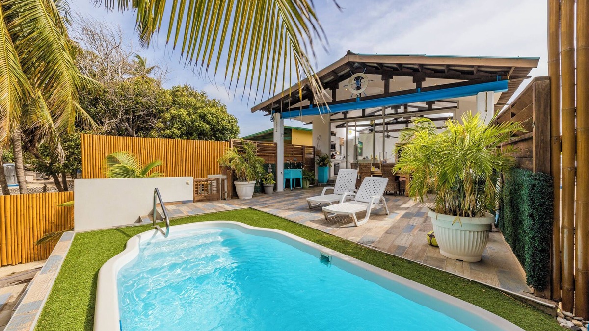 Pos Chiquito House | LUXURY DESIGNED WATERFRONT VILLA/POOL