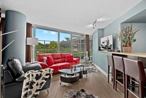 Crosstown Apartment | Luxury Designer Apartment - Prime Downtown Location
