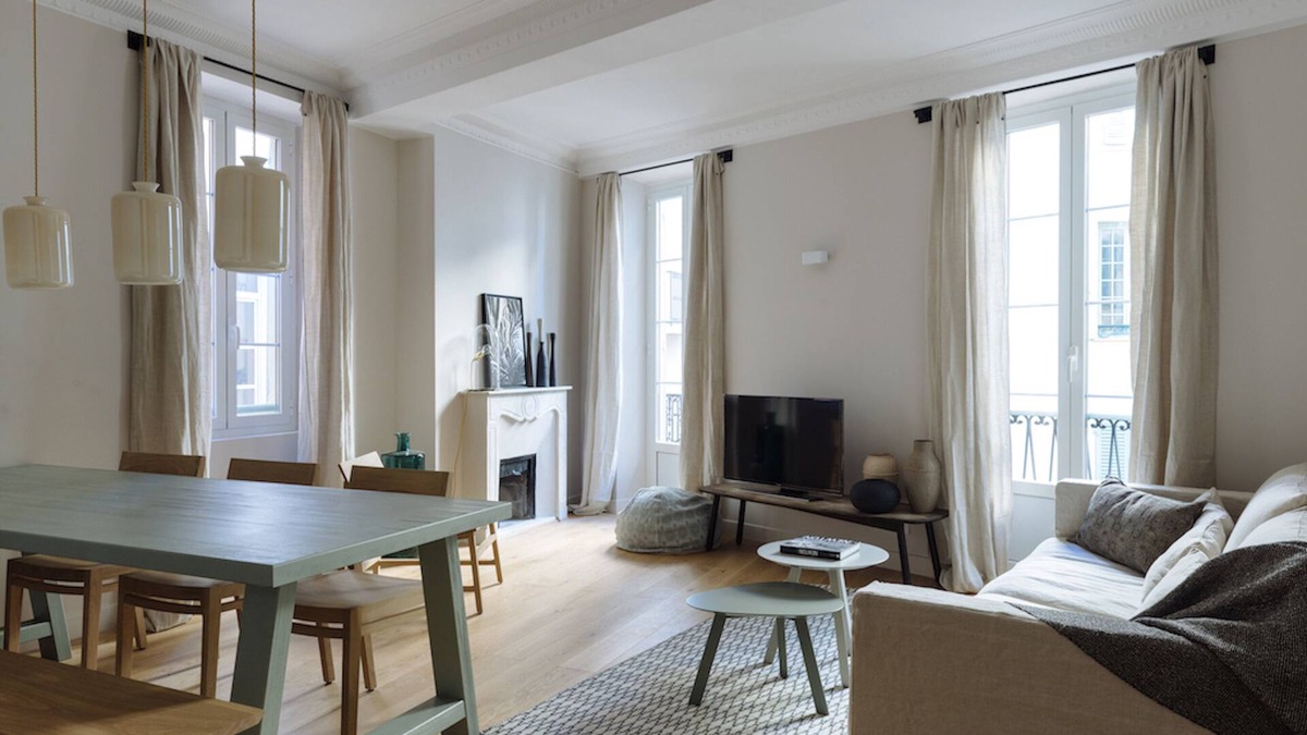 Old Town Apartment | Luxury designer apartment with balcony in Nice's Old Town - 4 min walk to beach!