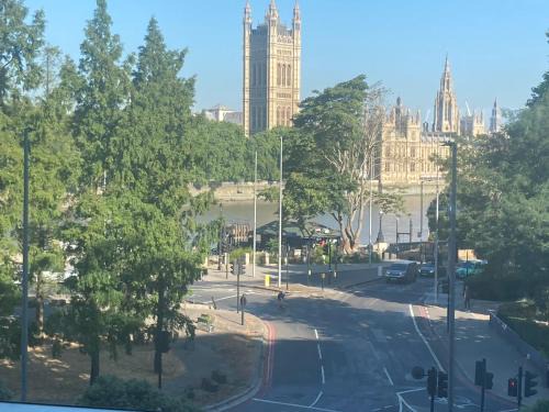 Prince's Apartment | Luxury Designer Apartment River view of Parliament Westminster Big Ben.