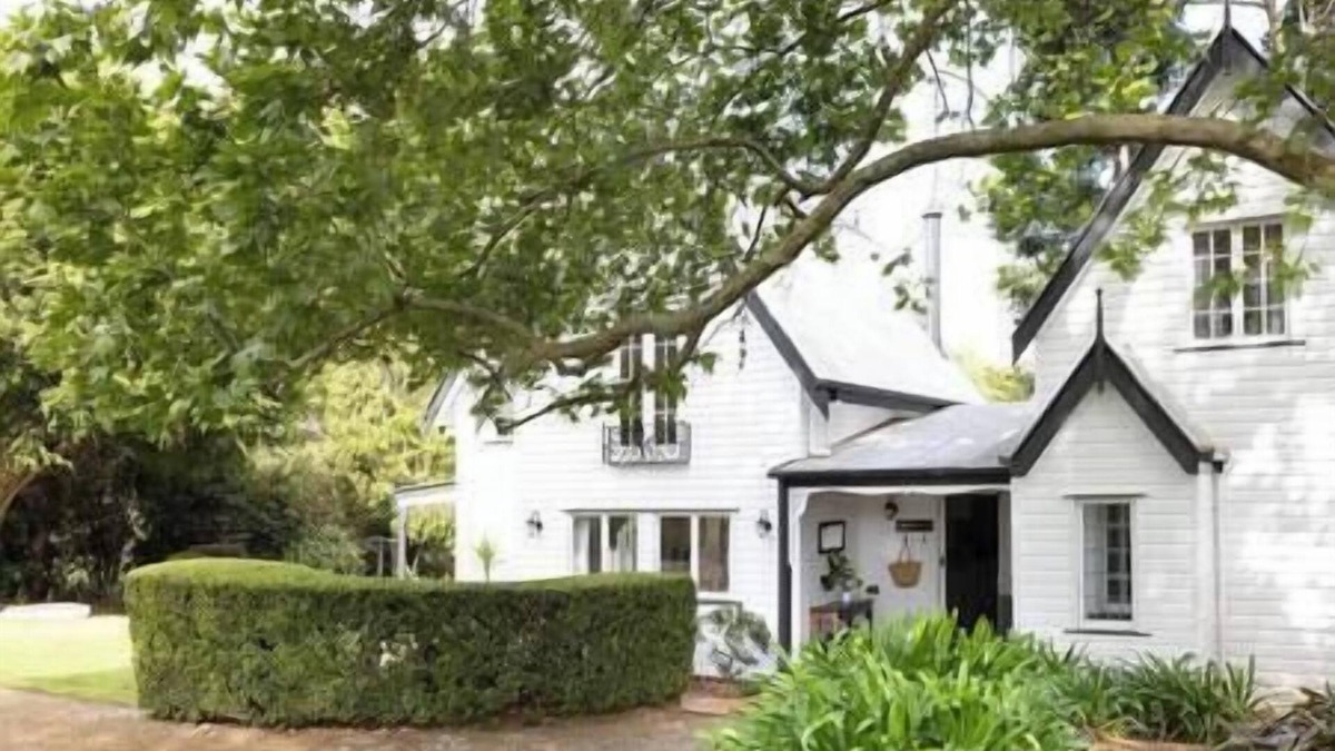 Witta House | Luxury Designer Country Cottage Escape
