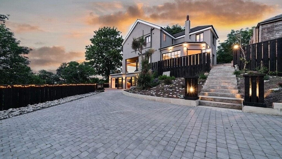 Belvedere Villa | Luxury Designer Villa with hot tub and sauna