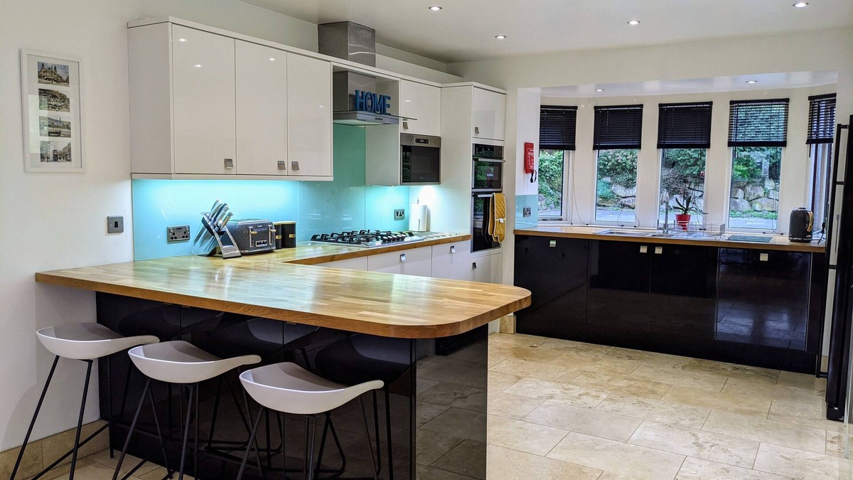 Stainland House | Luxury Detached 4 Bedroom House Semi-Rural Location
