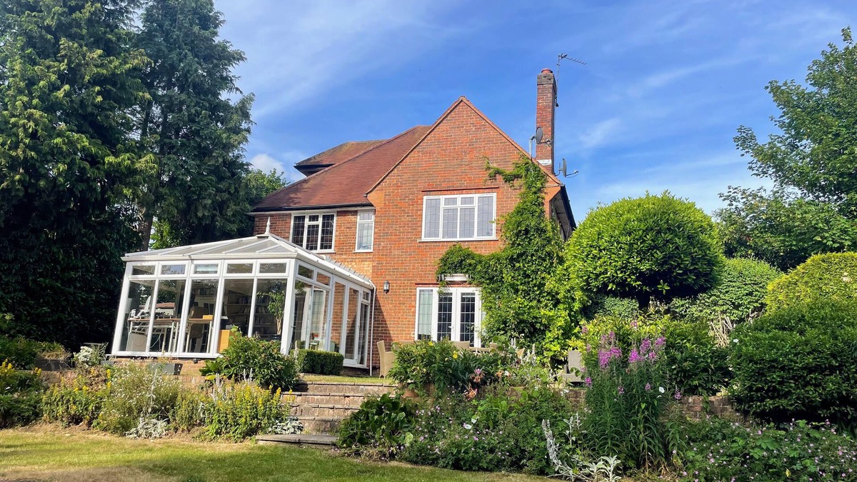 Chalfont St Peter House | Luxury detached 4 bed w/cinema room, gym, office - 20 mins from central London