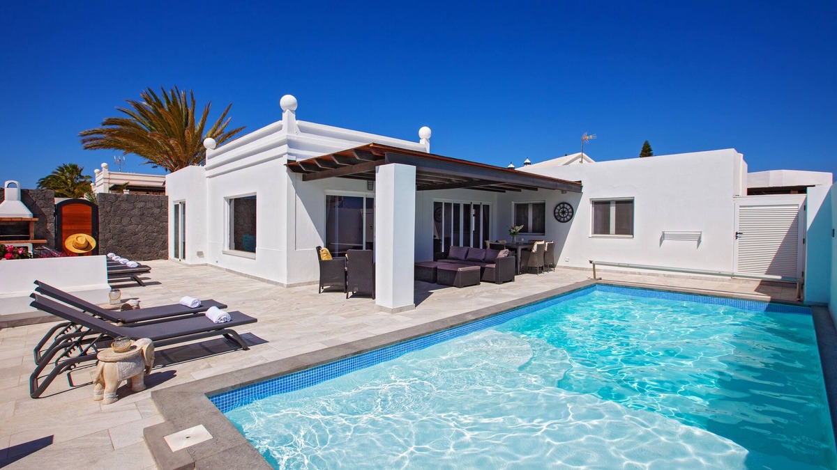 Los Mojones Villa | Luxury Detached Private Villa with Heated Private Pool