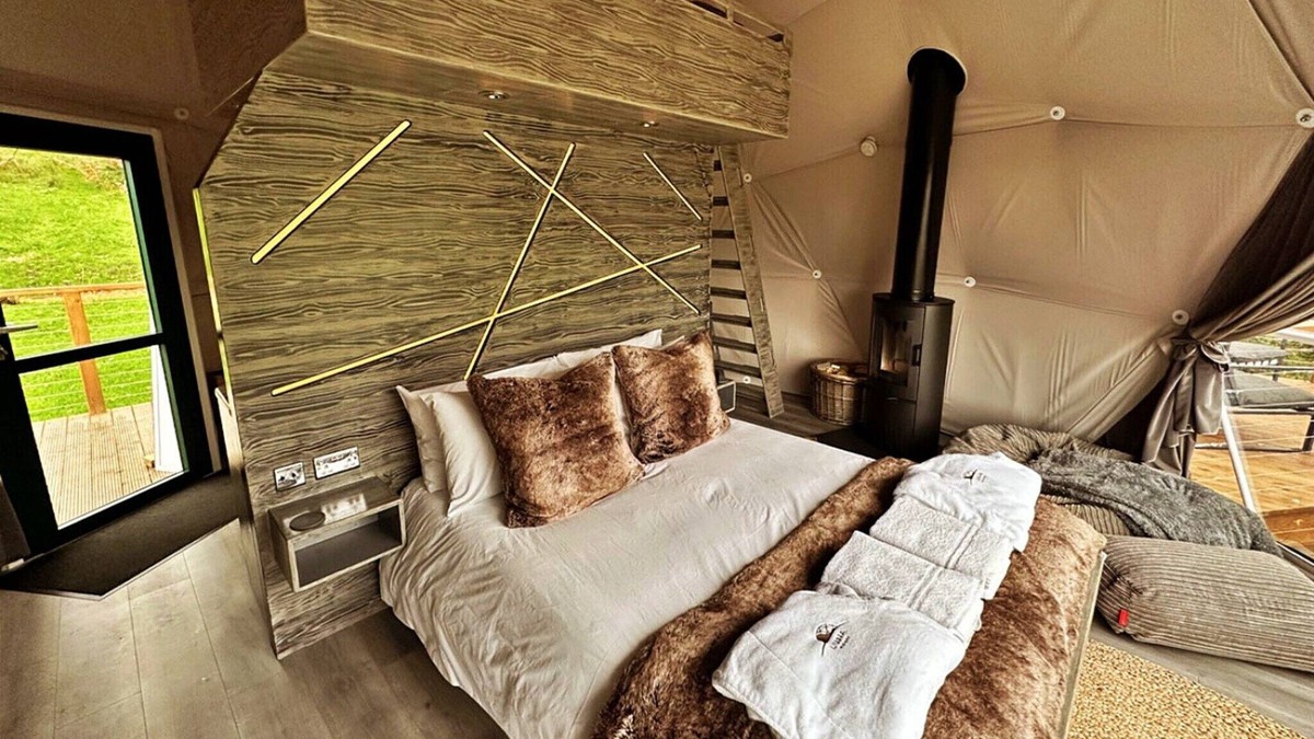 Chiddingstone Hoath Ski Chalet | Luxury Dome in Kent near Hever Castle