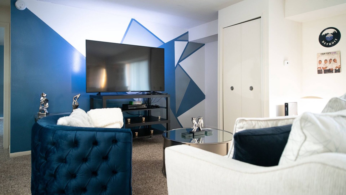 Southfield Apartment | LUXURY DOWNTOWN APARTMENT