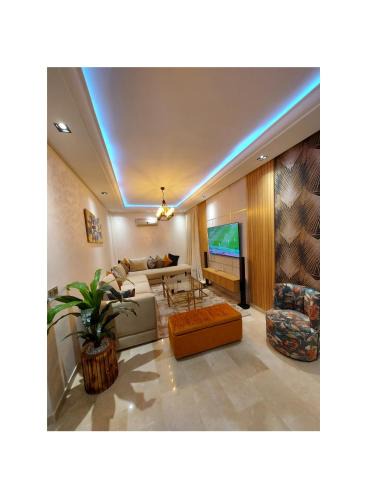 SOUR JDID Apartment | luxury downtown apartment of 80m2 in front of Hassan 2 Mosquē and sea from family , pour famille , INTERDIT COUPLES ARAABIC NON MARIÉ, FORBIDDEN UNMARRIED ARAABIC COUPLES basement car park