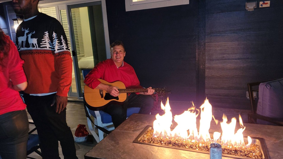 Riverside House | Luxury Downtown Condo - Upstairs Firepit! In The Hot Middle of All The Action!