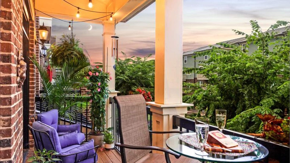 Downtown Condo | Luxury Downtown Condo W/2-Car Garage, Nespresso & Surround Sound
