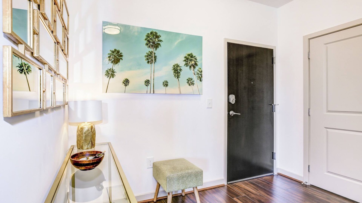 Gaithersburg Apartment | Luxury Downtown Crown Apartment minutes from DC