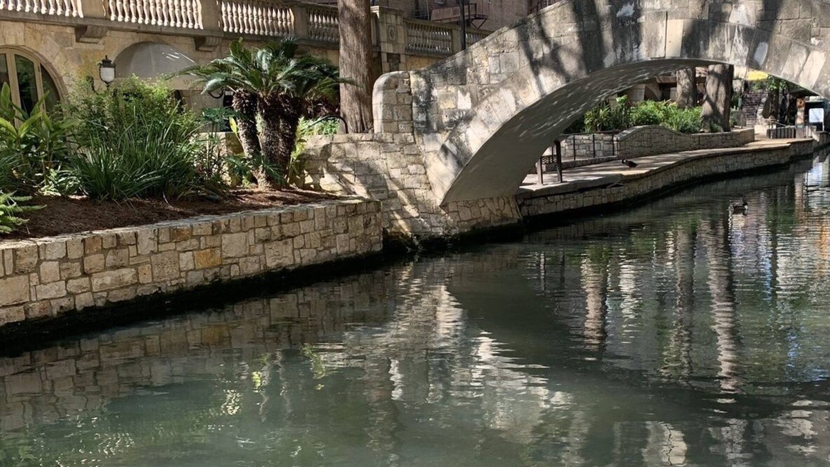Arsenal Condo | Luxury Downtown experience River bound