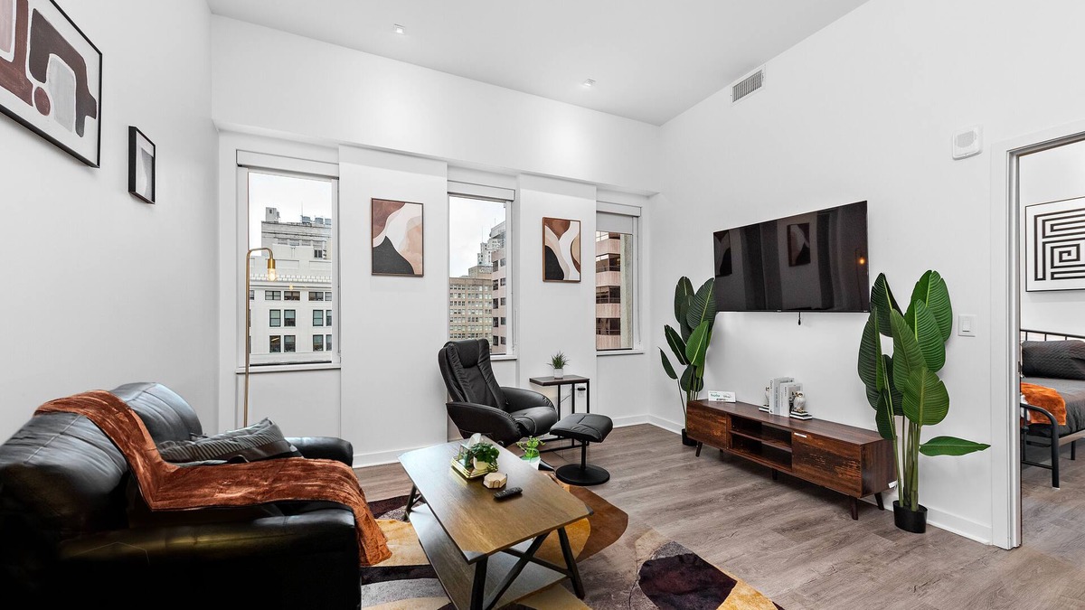 Downtown Kansas City Condo | Luxury Downtown KC Condo w/Free Parking, Gym, King Bed & Massage Chair